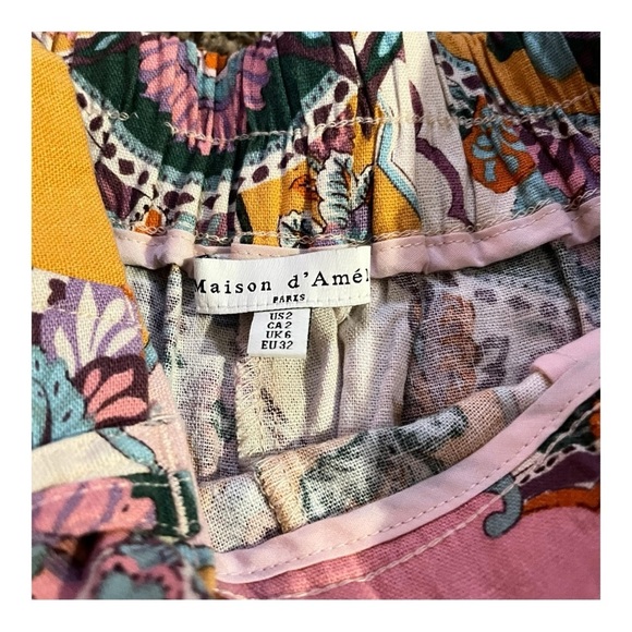 Fun vacation shorts from Paris! Bright colors built in build. Linen material - Picture 8 of 9